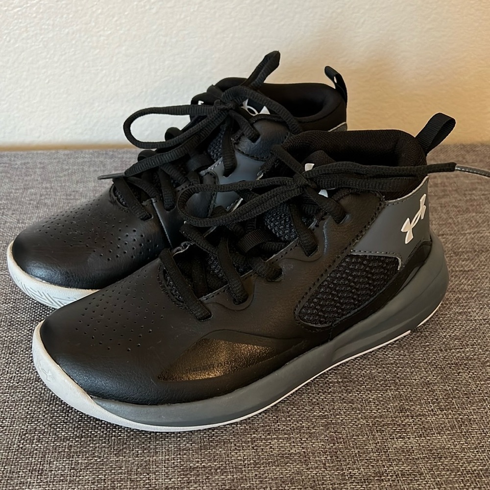 Boys basketball sneakers
